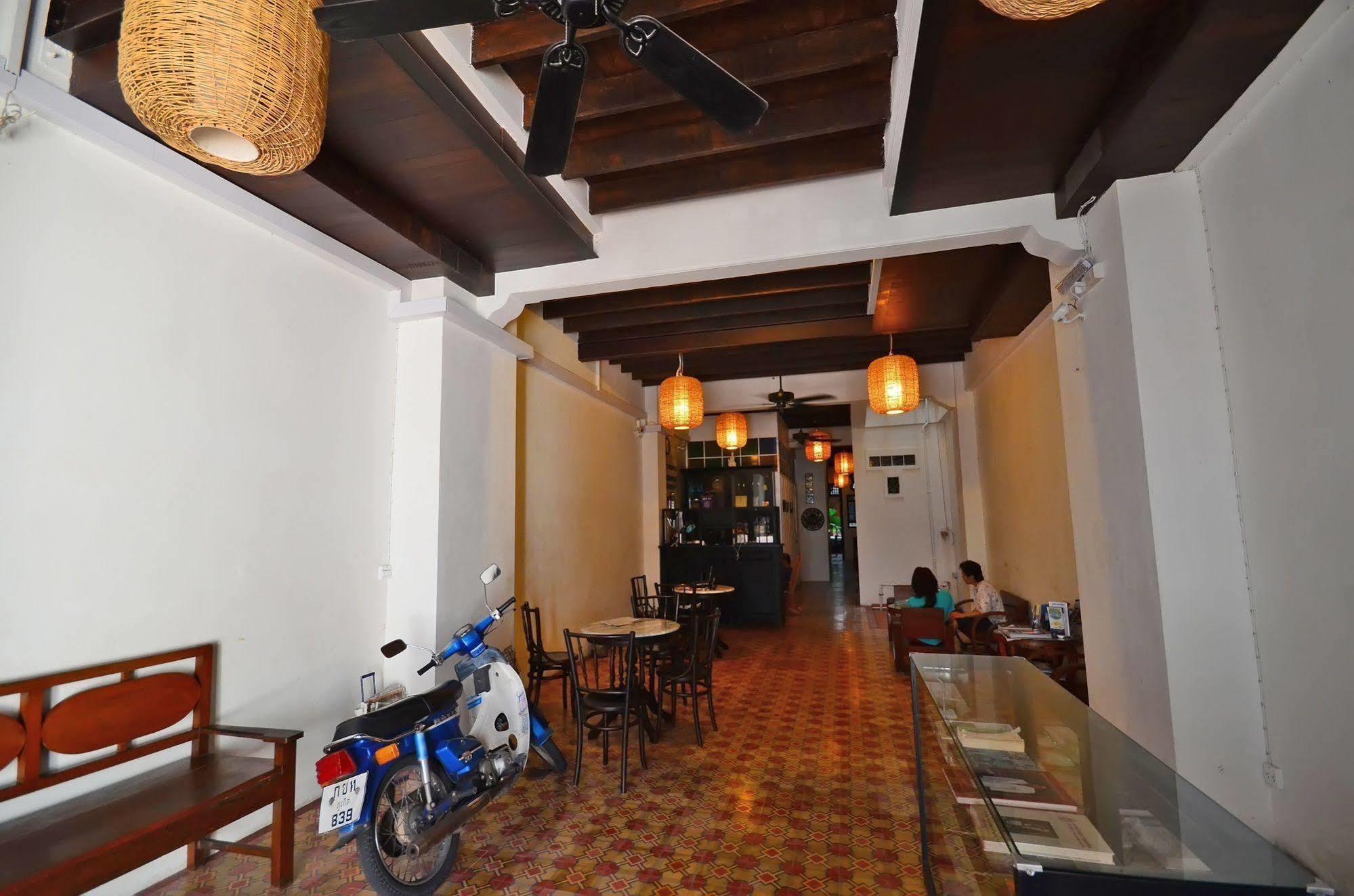 99 Oldtown Boutique Guesthouse Sha Extra Plus Phuket Εξωτερικό φωτογραφία