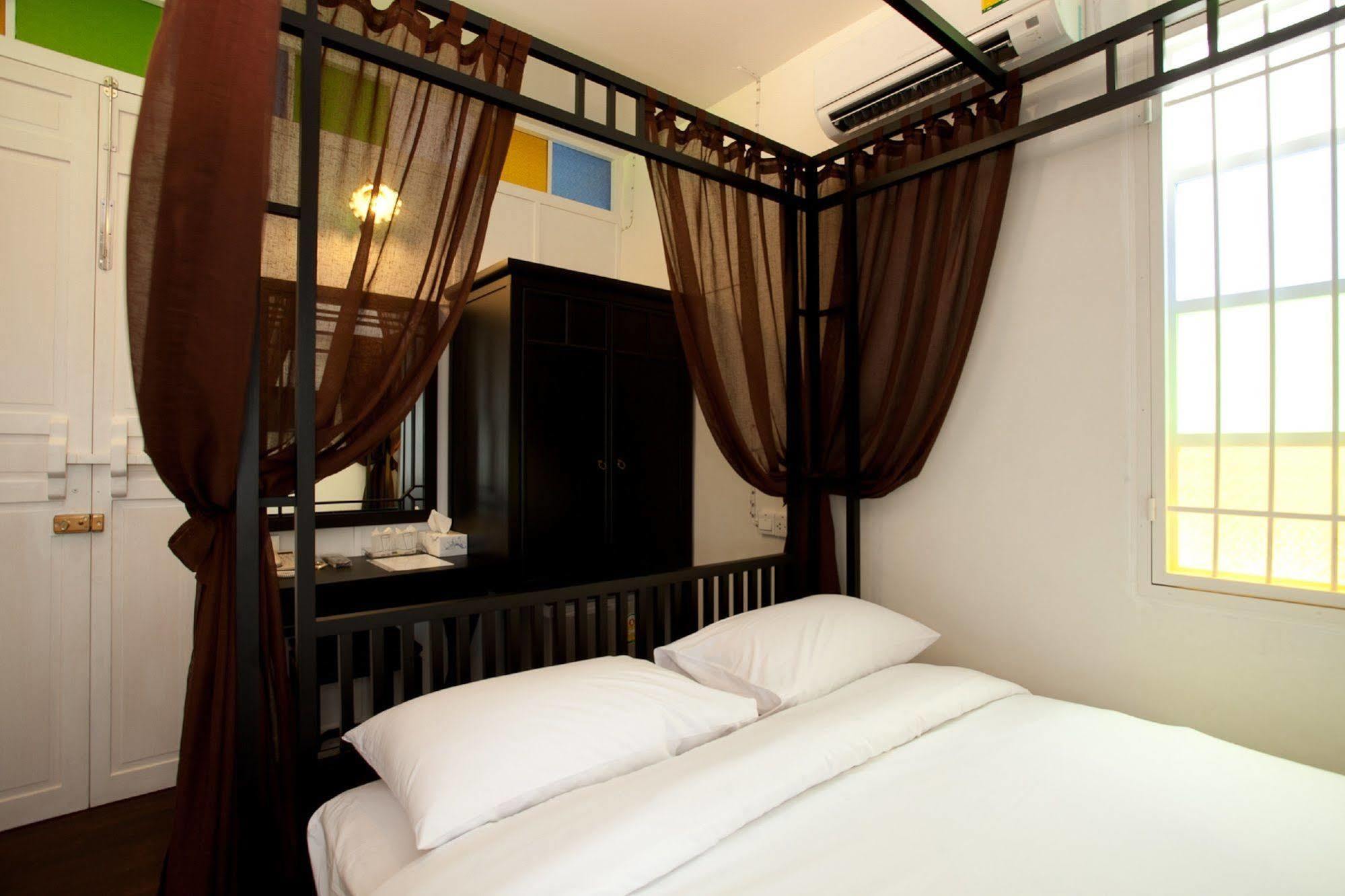 99 Oldtown Boutique Guesthouse Sha Extra Plus Phuket Εξωτερικό φωτογραφία