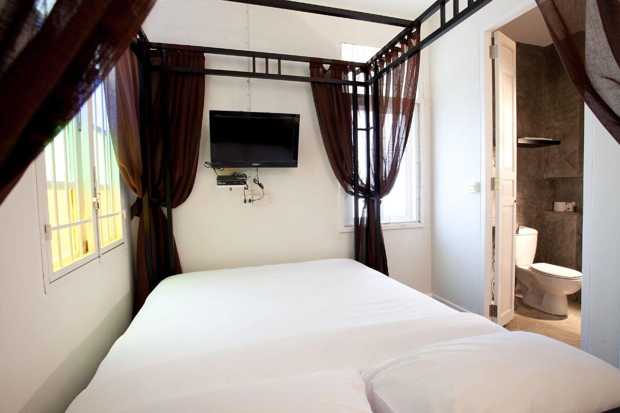99 Oldtown Boutique Guesthouse Sha Extra Plus Phuket Εξωτερικό φωτογραφία