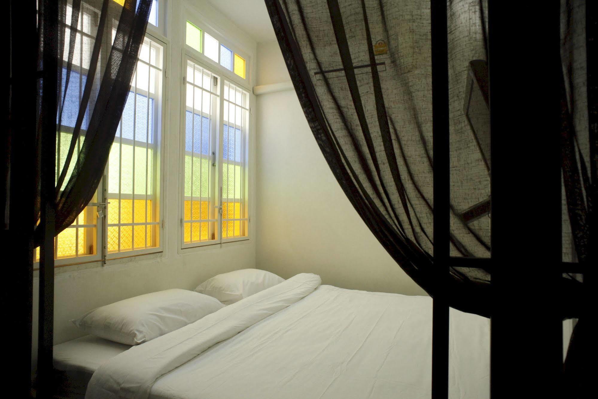 99 Oldtown Boutique Guesthouse Sha Extra Plus Phuket Εξωτερικό φωτογραφία