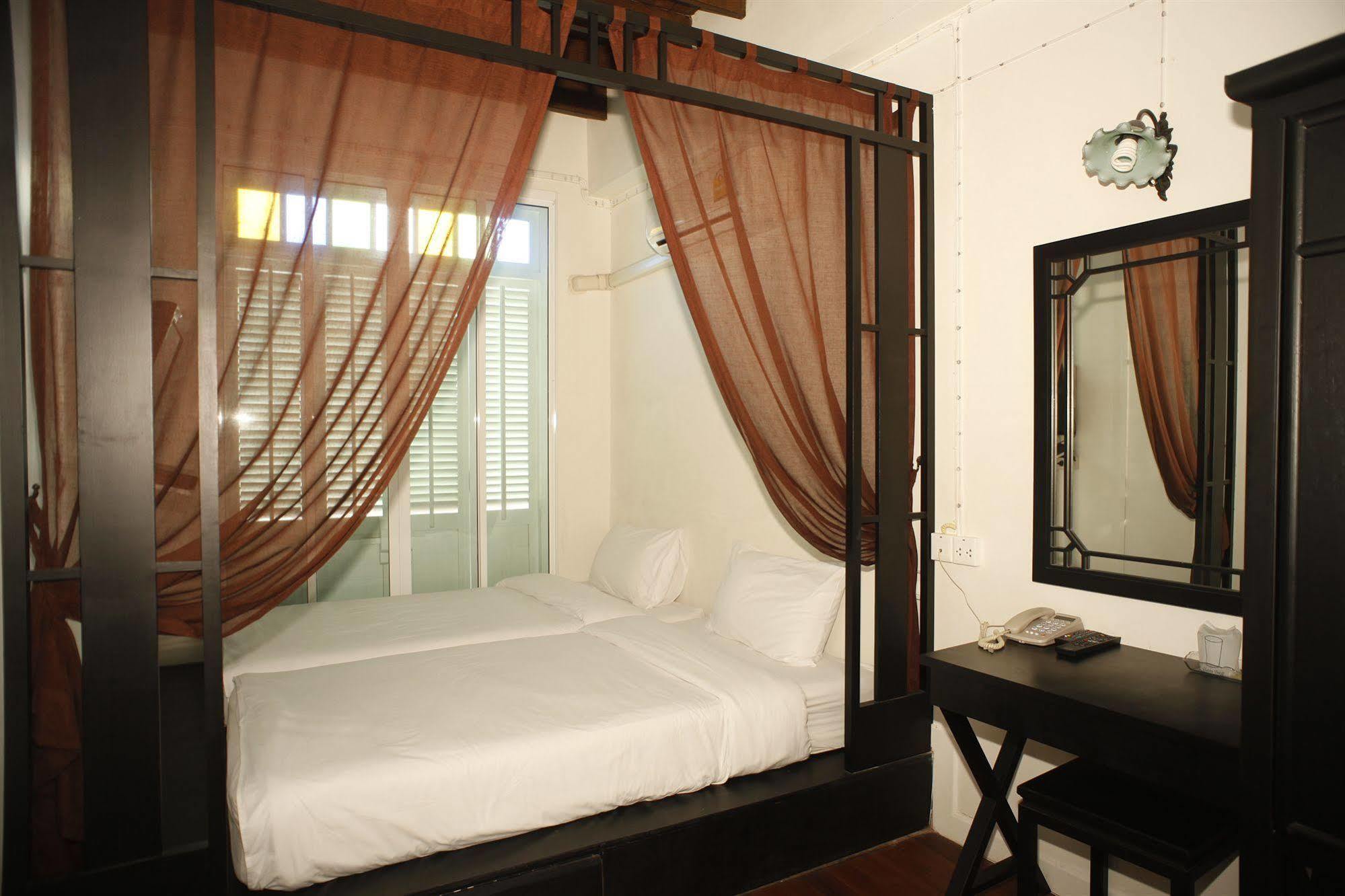 99 Oldtown Boutique Guesthouse Sha Extra Plus Phuket Εξωτερικό φωτογραφία