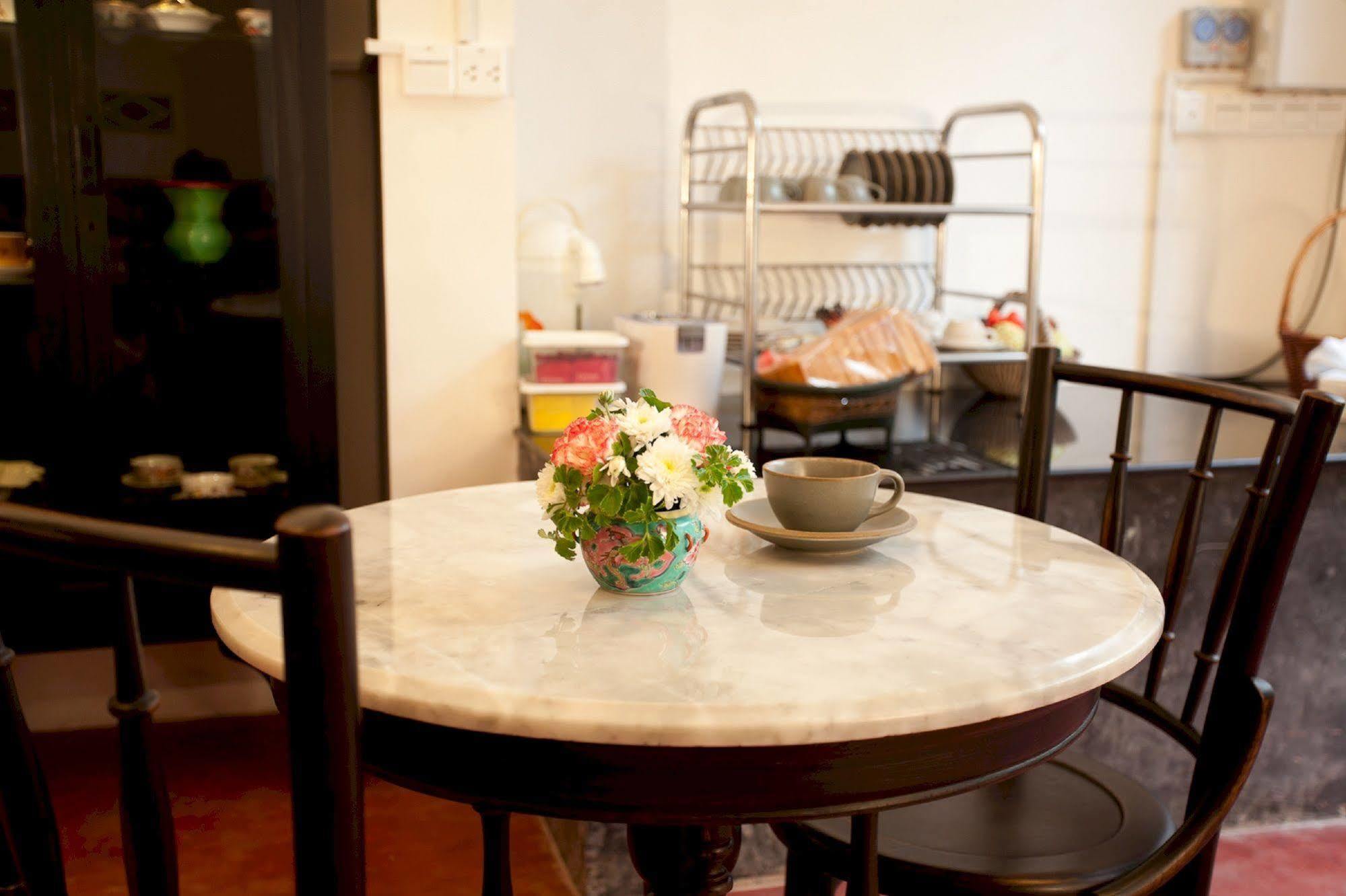 99 Oldtown Boutique Guesthouse Sha Extra Plus Phuket Εξωτερικό φωτογραφία