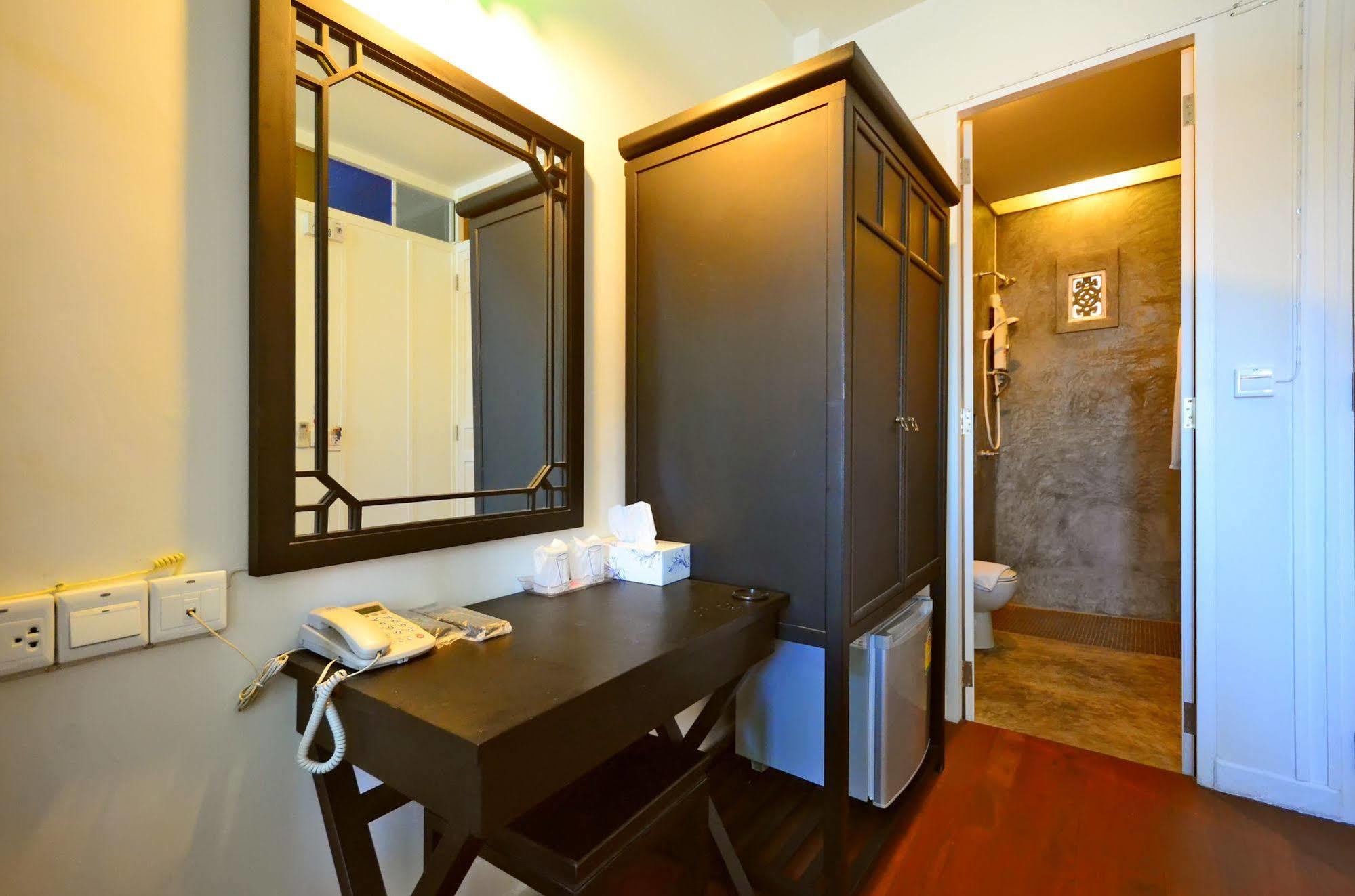 99 Oldtown Boutique Guesthouse Sha Extra Plus Phuket Εξωτερικό φωτογραφία