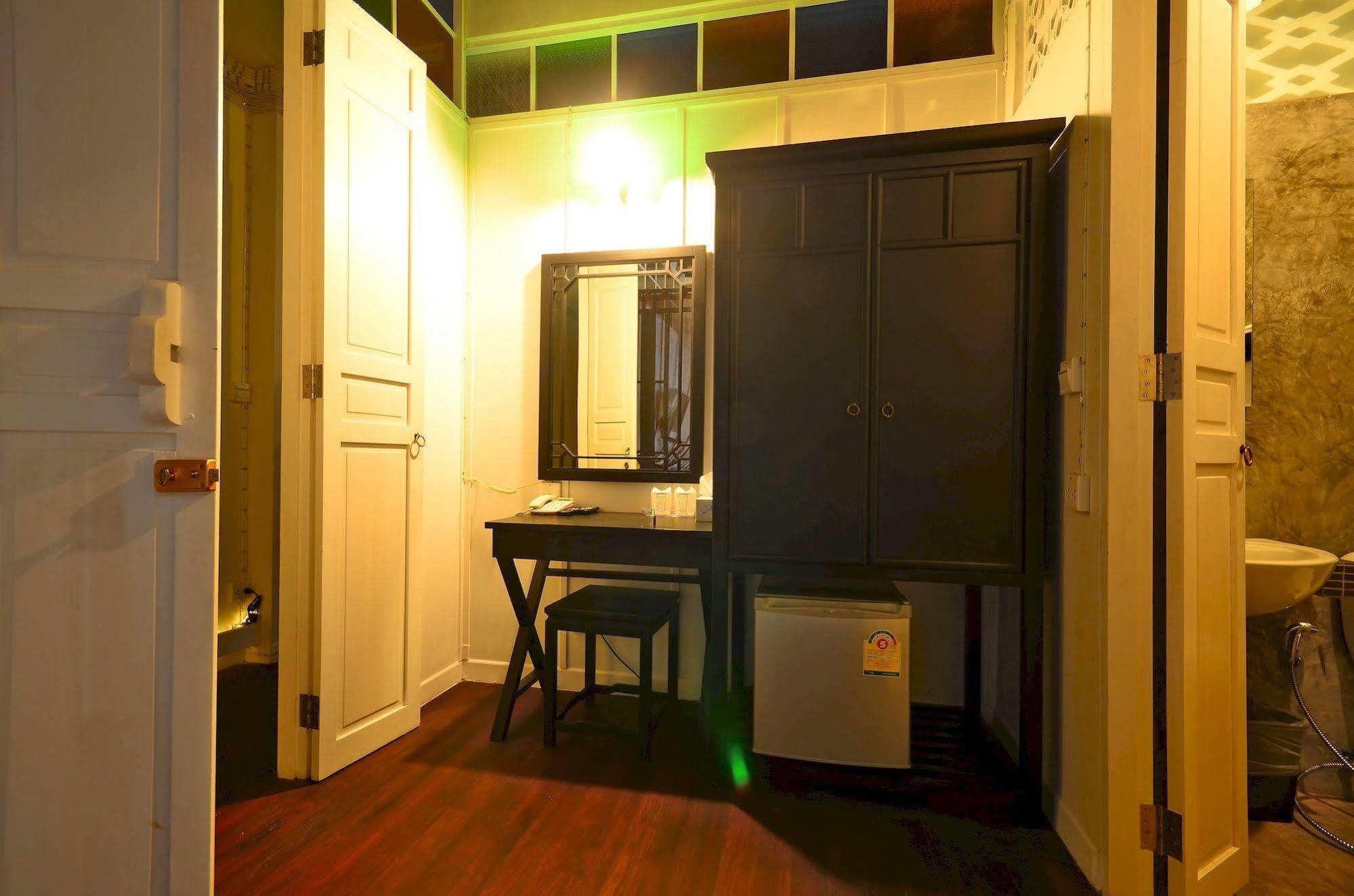 99 Oldtown Boutique Guesthouse Sha Extra Plus Phuket Εξωτερικό φωτογραφία